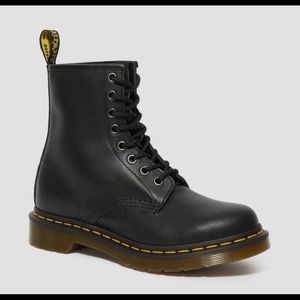 1460 Smooth Black Dr.Martens